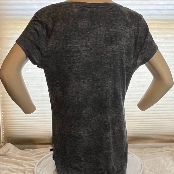 Rock & Republic GRAPHIC EMBLISHED DARK GRAY V NECK RIBBED T SHIRT NWOT SIZE L - Picture 3 of 5